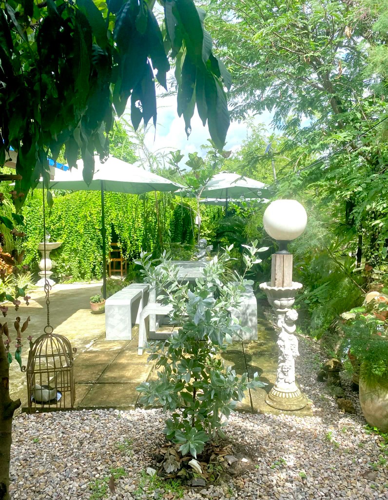 เต็นท์ - สวนร่มรื่น