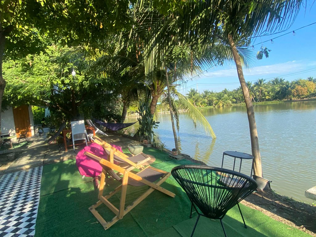 เต็นท์ - มุมนั่งเล่นริมน้ำ